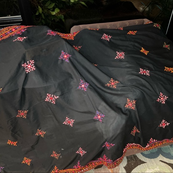 Beautiful throw - Picture 2 of 4